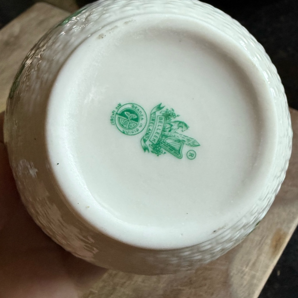 Vintage Irish Belleek Cream and Green Shamrock creamer and bowl - Picture 5 of 6